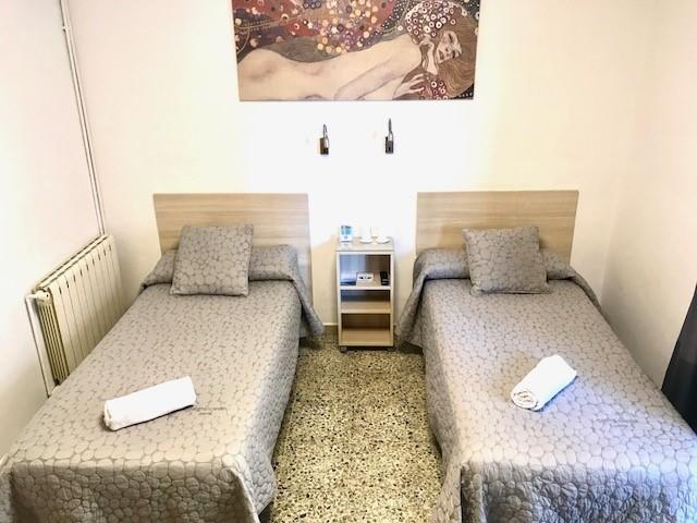 Hostal Бадалона Екстер'єр фото