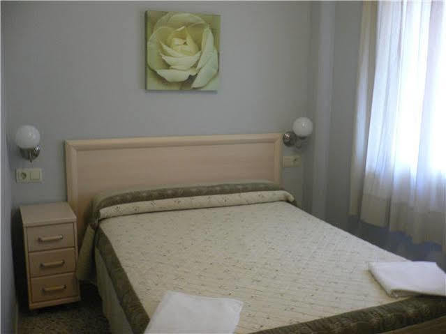 Hostal Бадалона Екстер'єр фото